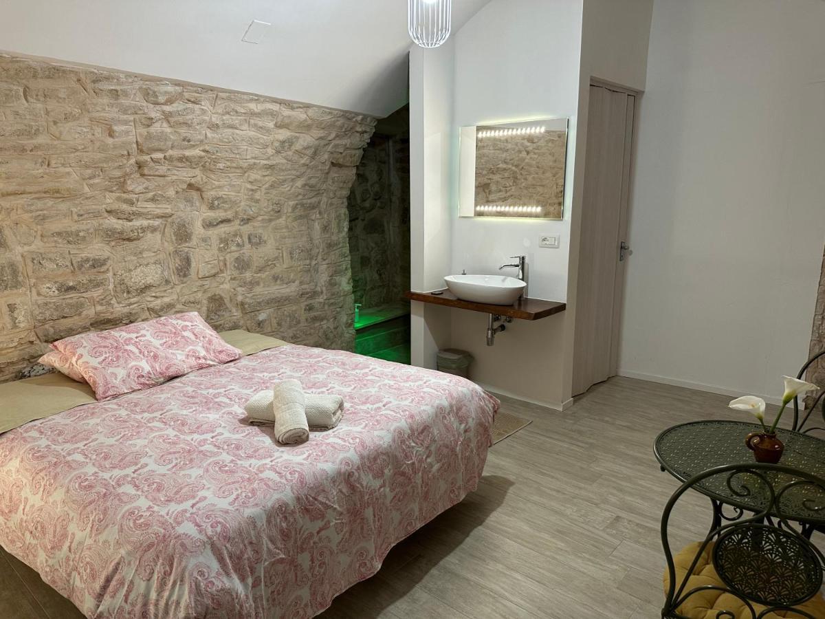 Giovinazzo Suite Pavone Griffi Bagian luar foto