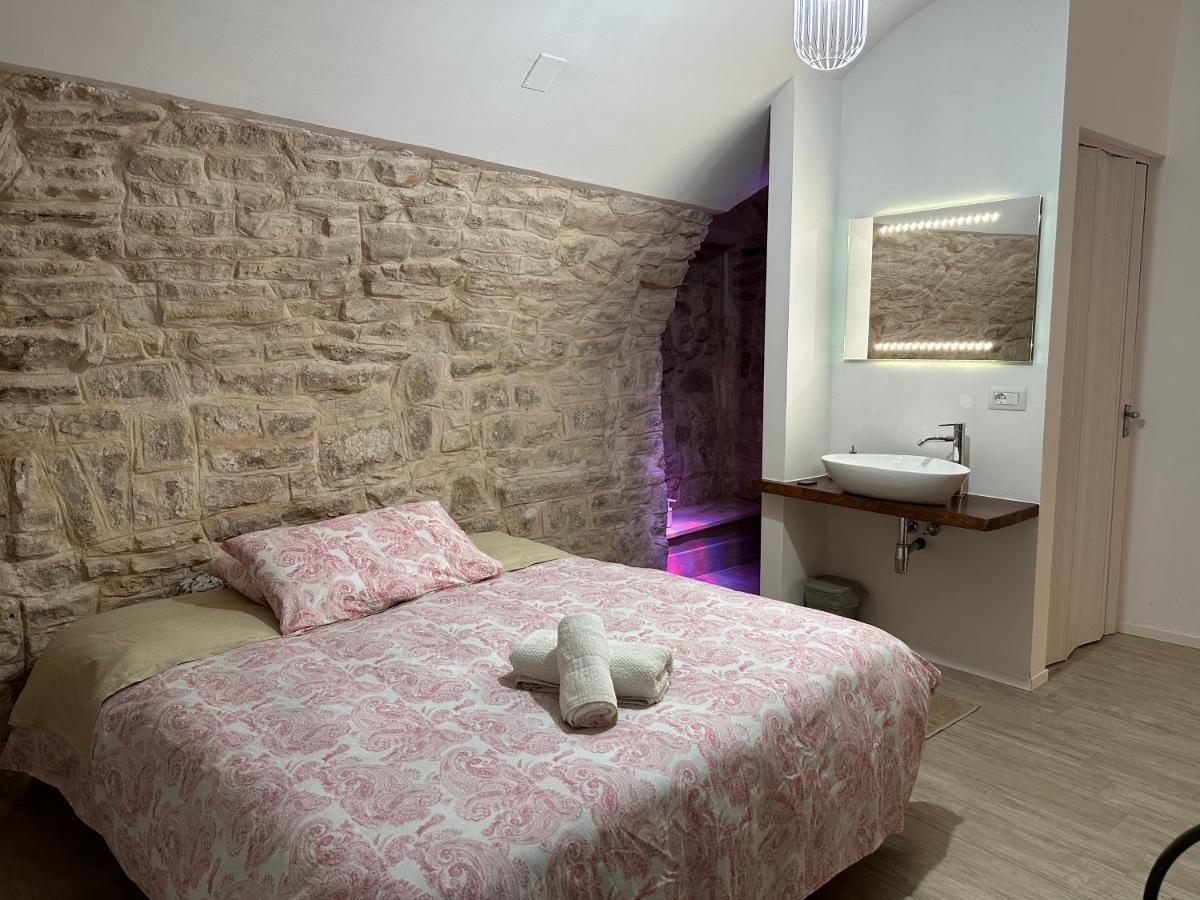 Giovinazzo Suite Pavone Griffi Bagian luar foto