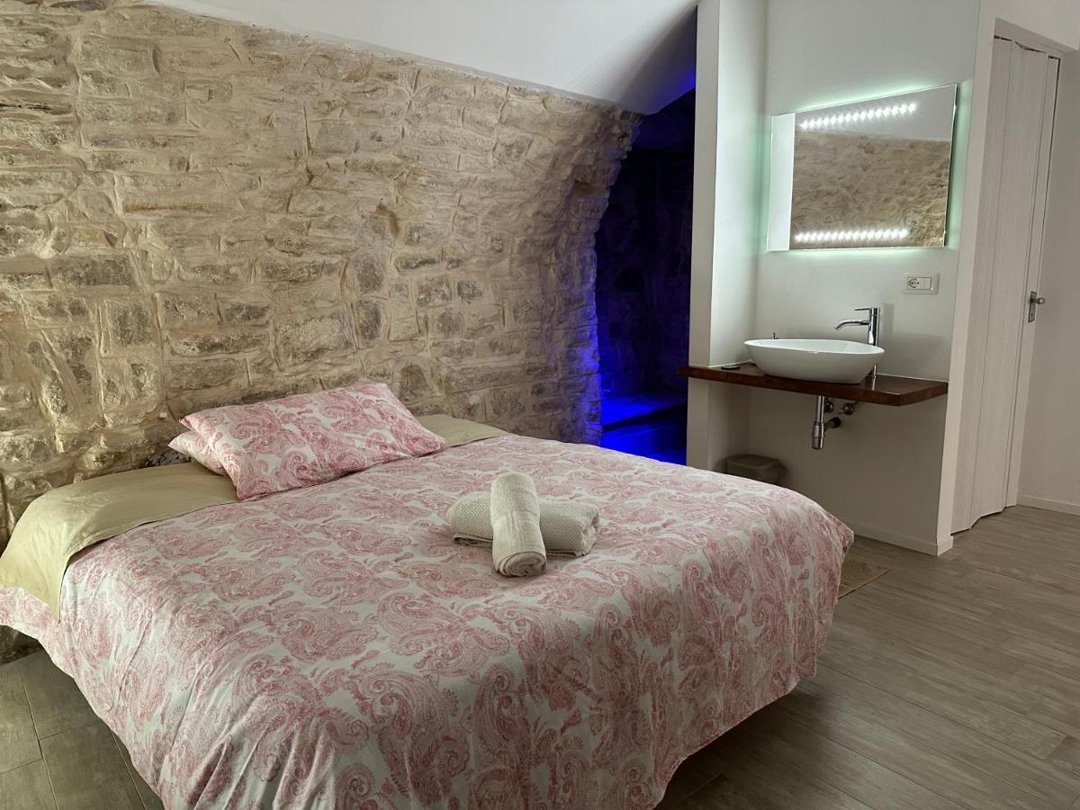 Giovinazzo Suite Pavone Griffi Bagian luar foto