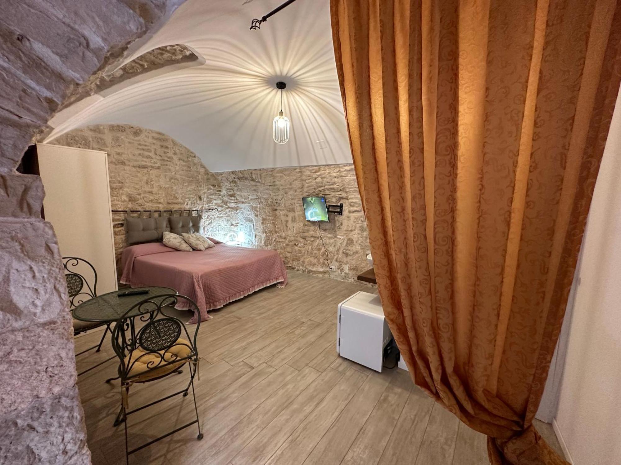 Giovinazzo Suite Pavone Griffi Bagian luar foto